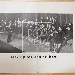 Jack Hylton, anglický bandleader, a jeho orchestr. Jeho koncert  v roce 1931 byl stejným zjevením, jako když v roce 1965 přijeli Manfred Mann.. nebo v roce 1995 Prodigy. Fakt!