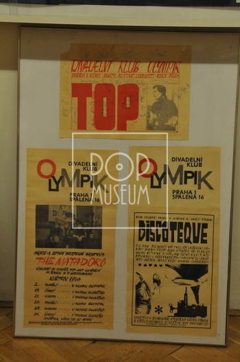 Plakáty s programem pražského klubu Olympik
