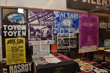 Plakáty pocházející převážně z plzeňského Divadla pod lampou