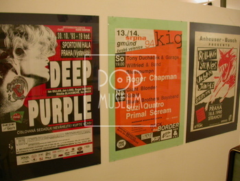 Plakáty z koncertů první poloviny 90. let