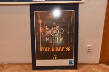 Součástí výstavy byl i plakát na vystoupení Framus 5 v Savjétskam sajůze.