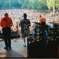 TRUTNOV OPEN AIR MUSIC FESTIVAL 2000 objektivem Miroslava Lédla 