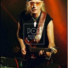 TRUTNOV OPEN AIR MUSIC FESTIVAL 2001 objektivem Miroslava Lédla