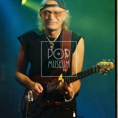 TRUTNOV OPEN AIR MUSIC FESTIVAL 2001 objektivem Miroslava Lédla