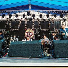 TRUTNOV OPEN AIR MUSIC FESTIVAL 2000 objektivem Miroslava Lédla 