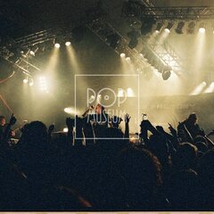 TRUTNOV OPEN AIR MUSIC FESTIVAL 2001 objektivem Miroslava Lédla