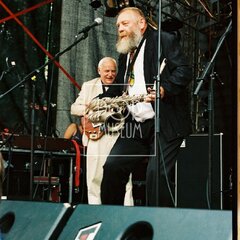 TRUTNOV OPEN AIR MUSIC FESTIVAL 2001 objektivem Miroslava Lédla