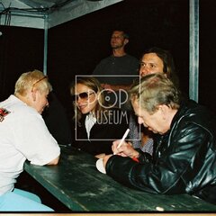 TRUTNOV OPEN AIR MUSIC FESTIVAL 2001 objektivem Miroslava Lédla