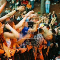 TRUTNOV OPEN AIR MUSIC FESTIVAL 2004 objektivem Miroslava Lédla