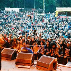 TRUTNOV OPEN AIR MUSIC FESTIVAL 2004 objektivem Miroslava Lédla