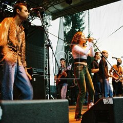 TRUTNOV OPEN AIR MUSIC FESTIVAL 2004 objektivem Miroslava Lédla