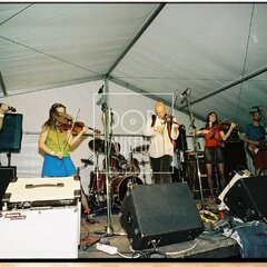 TRUTNOV OPEN AIR MUSIC FESTIVAL 2005 objektivem Miroslava Lédla