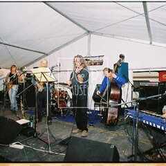 TRUTNOV OPEN AIR MUSIC FESTIVAL 2005 objektivem Miroslava Lédla