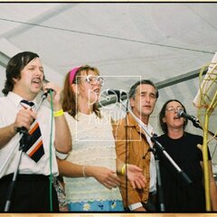 TRUTNOV OPEN AIR MUSIC FESTIVAL 2005 objektivem Miroslava Lédla