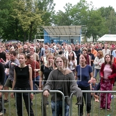 2004, publikum na jedné scéně Cololurs Of Ostrava. Foto Aleš Opekar