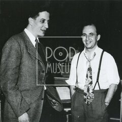 Karel Vlach s americkým novinářem Johnem Hammondem při jeho návštěvě Prahy,, 1947