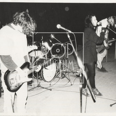 Here / f. archiv Popmusea