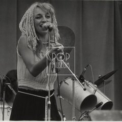 KRATOCHVÍLOVÁ, JANA