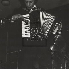 NAHORU PO SCHODIŠTI DOLŮ BAND