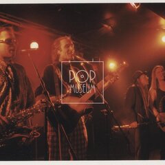 NAHORU PO SCHODIŠTI DOLŮ BAND