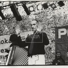 NAHORU PO SCHODIŠTI DOLŮ BAND