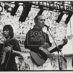 NAHORU PO SCHODIŠTI DOLŮ BAND