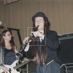 NAHORU PO SCHODIŠTI DOLŮ BAND