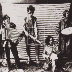 NAHORU PO SCHODIŠTI DOLŮ BAND