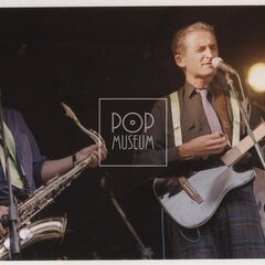 NAHORU PO SCHODIŠTI DOLŮ BAND