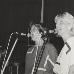 NAHORU PO SCHODIŠTI DOLŮ BAND