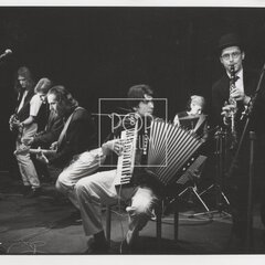 NAHORU PO SCHODIŠTI DOLŮ BAND