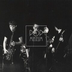 NĚCO, CO HÝBE UŠIMA