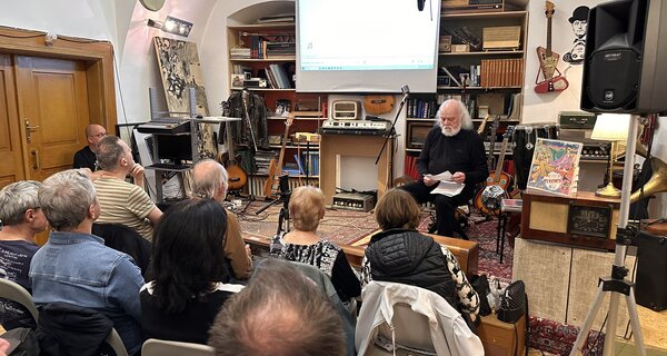 Karel Deniš a sleevenoty Jiřího Černého