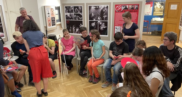 Opět nás v Popmuseu navštívil tyfloturistický oddíl
