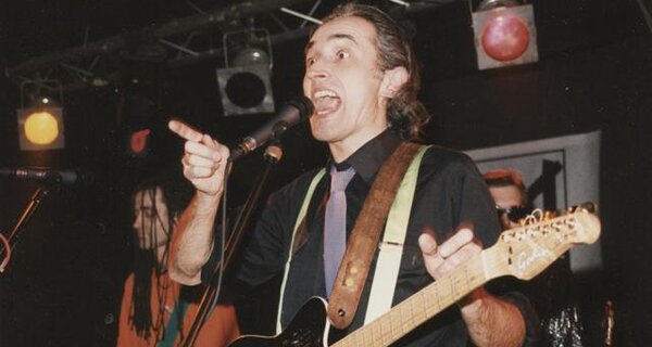 NAHORU PO SCHODIŠTI DOLŮ BAND