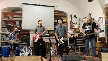 Koncert Hobosexuálů a přednáška Aleše Opekara