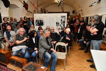 z vernisáže Schelingerovi: taková normální rodinka