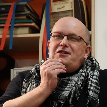 Radek Diestler: Podél zdi a doleva Radek Diestler: Podél zdi a doleva