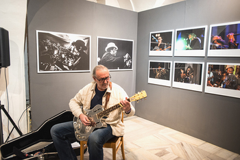 Míra Kašpar pěje Šumperský blues. Foto Ivan Prokop